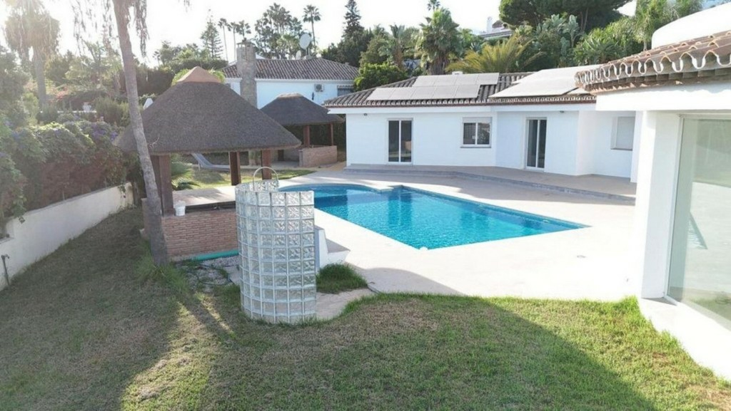 4-bedroom Villa In El Paraíso, Spain (380 M²)