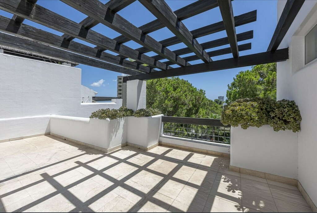2-bedroom Apartment In Rio Real, Spain (135 M²)