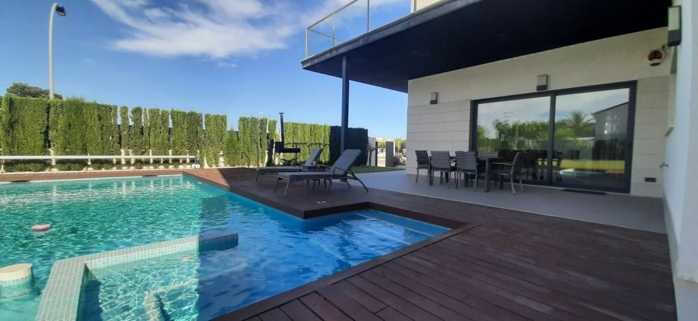 Villa In Santiago De La Ribera