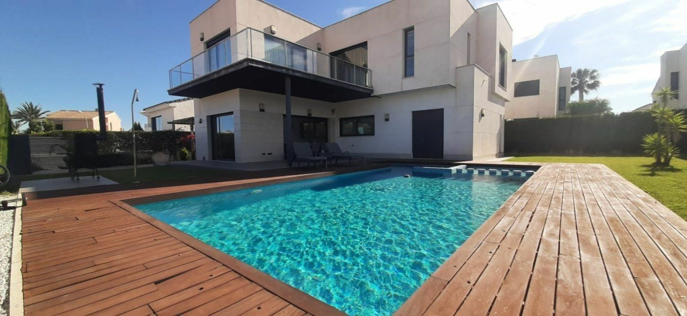 Villa In Santiago De La Ribera