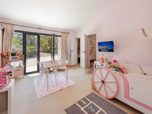 8-bedroom Finca In Binissalem, Spain (472 M²)