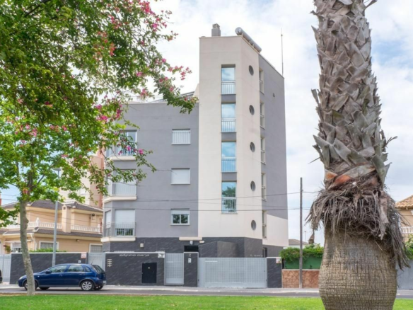 3-bedroom Apartment In Torrevieja, Spain (205 M²)