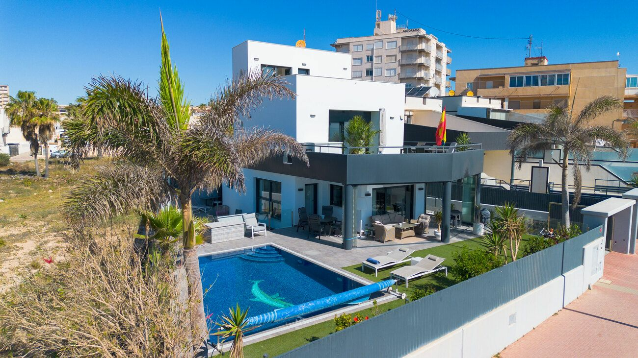 4-bedroom Villa In Torrevieja, Spain