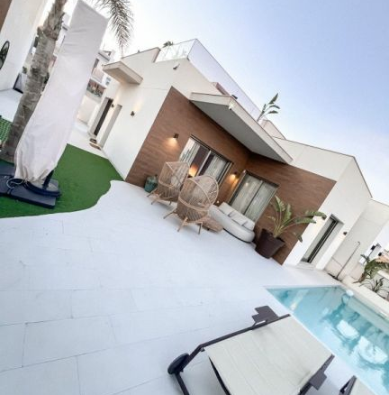 4-bedroom Villa In San Miguel De Salinas, Spain (263 M²)
