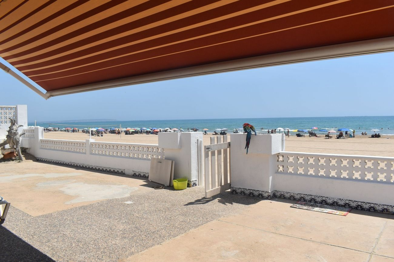 6-bedroom Villa In Guardamar Del Segura, Spain (199 M²)