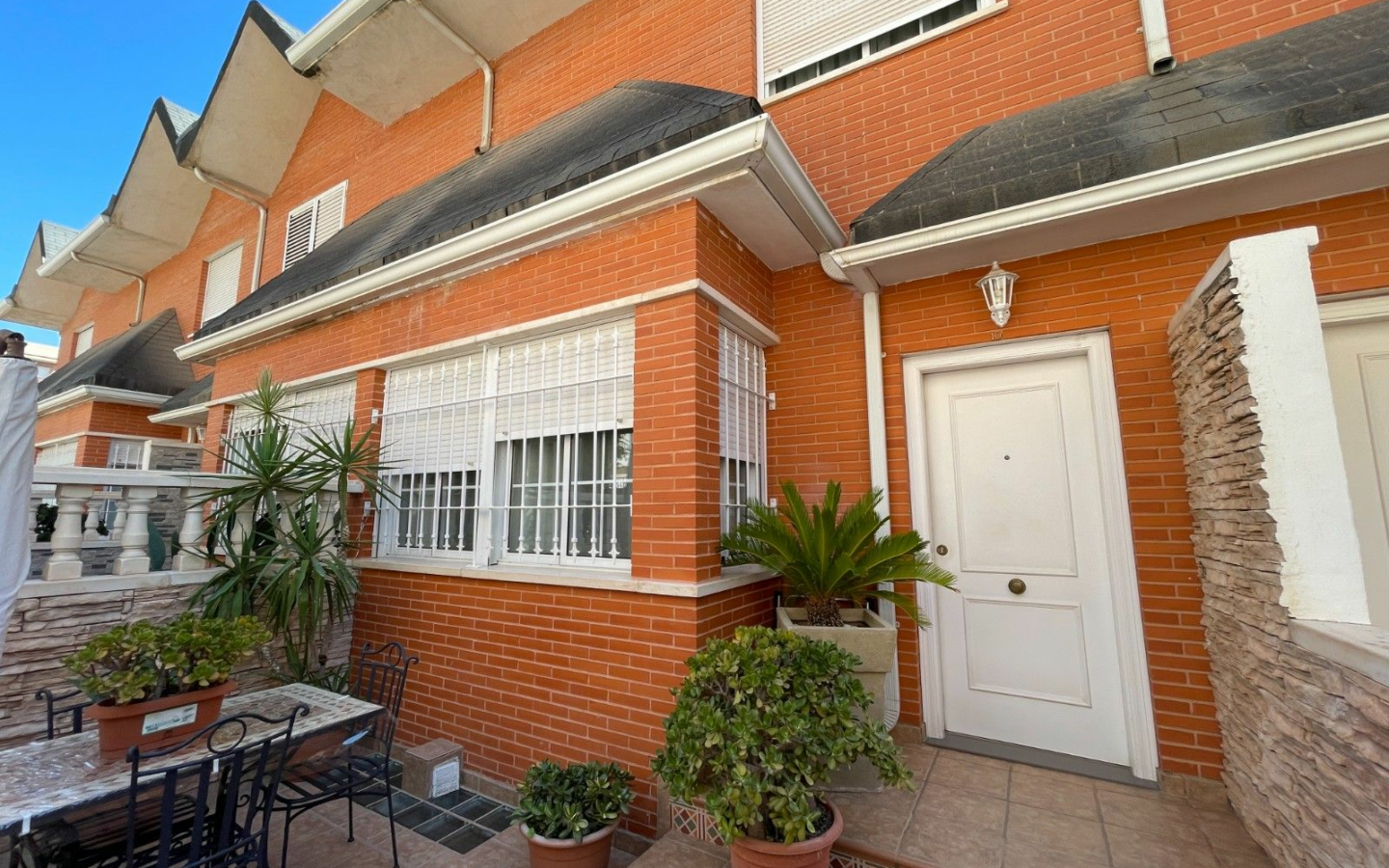 4-bedroom House In Elche, Spain (150 M²)