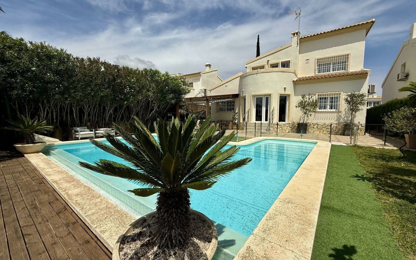 4-bedroom Villa In Orihuela Costa, Spain (137 M²)