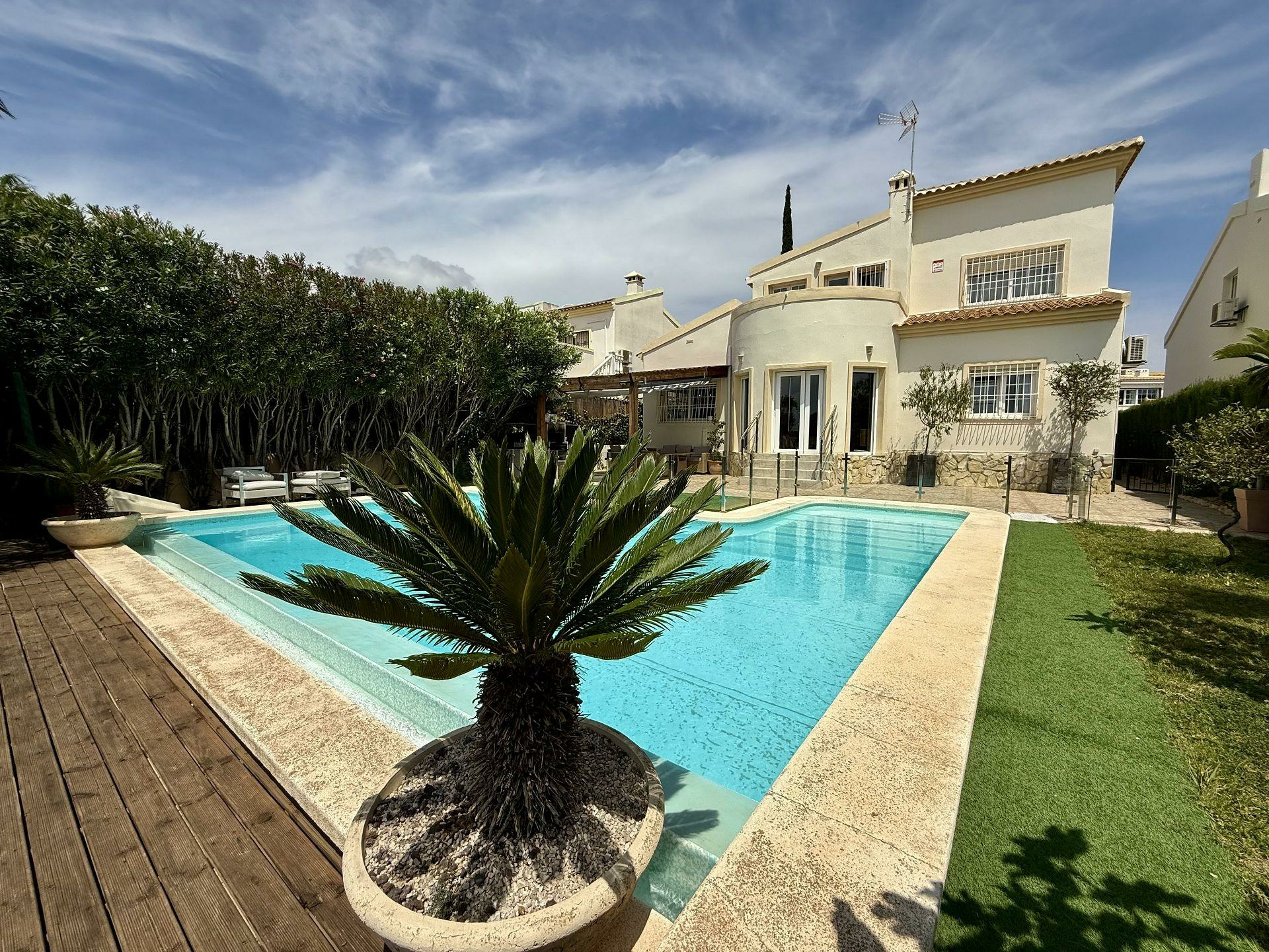 2-1-56ffff 4-bedroom Villa In Orihuela Costa, Spain (137 M²)