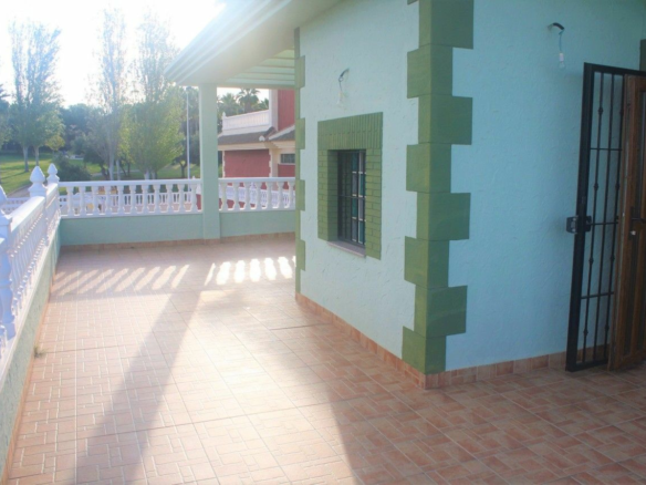 3-bedroom Villa In Torrevieja, Spain (315 M²)