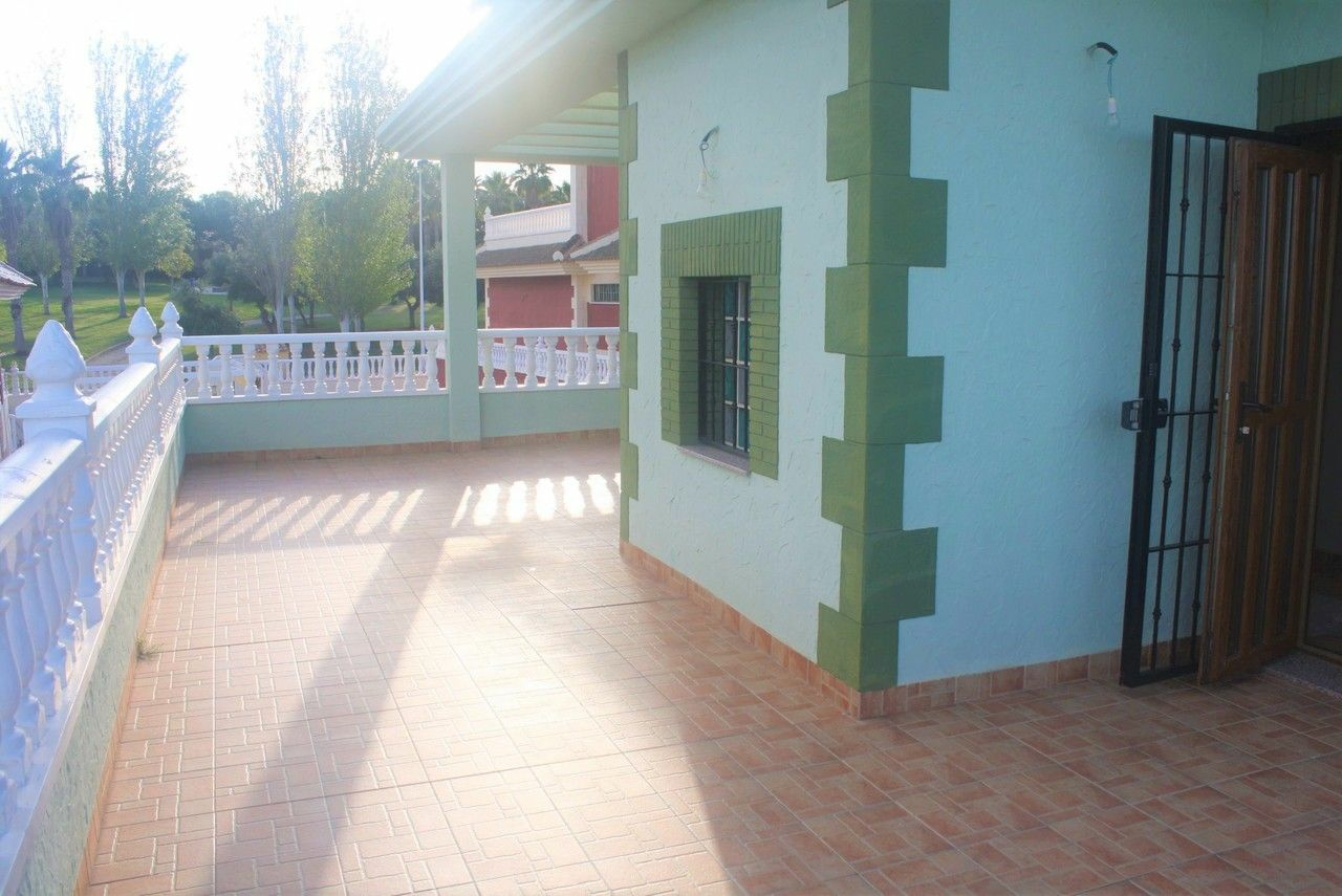 3-bedroom Villa In Torrevieja, Spain (315 M²)