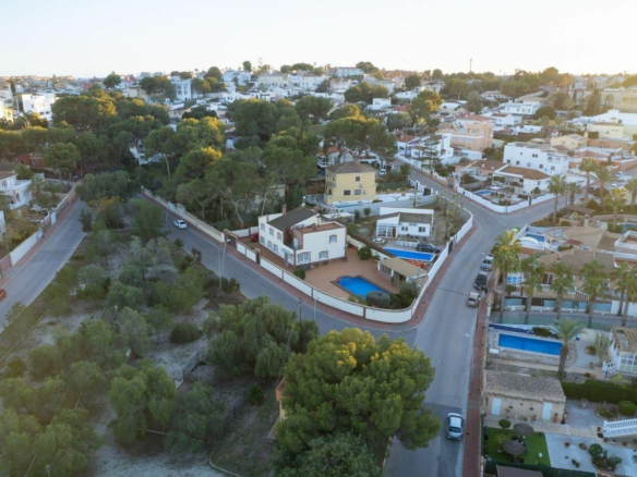 7-bedroom Villa In Torrevieja, Spain (312 M²)