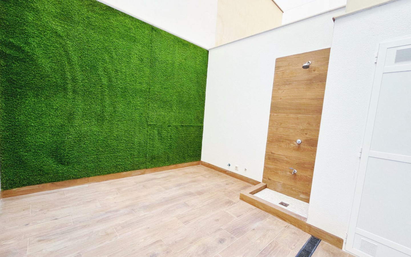 2-bedroom Apartment In Torrevieja, Spain (90 M²)
