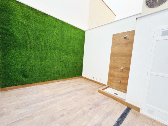 2-bedroom Apartment In Torrevieja, Spain (90 M²)