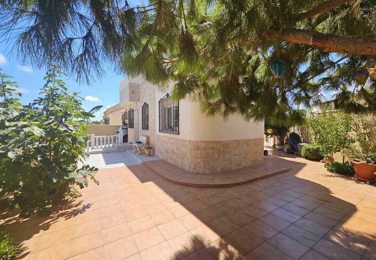 3-bedroom Villa In Torrevieja, Spain (74 M²)