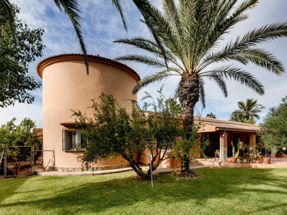 5-bedroom Villa In Torrevieja, Spain (568 M²)