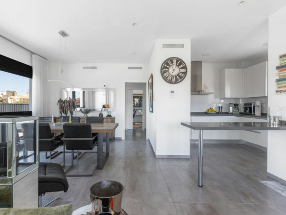 4-bedroom Villa In Torrevieja, Spain