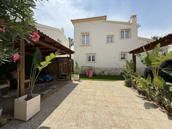 4-bedroom Villa In Orihuela Costa, Spain (137 M²)