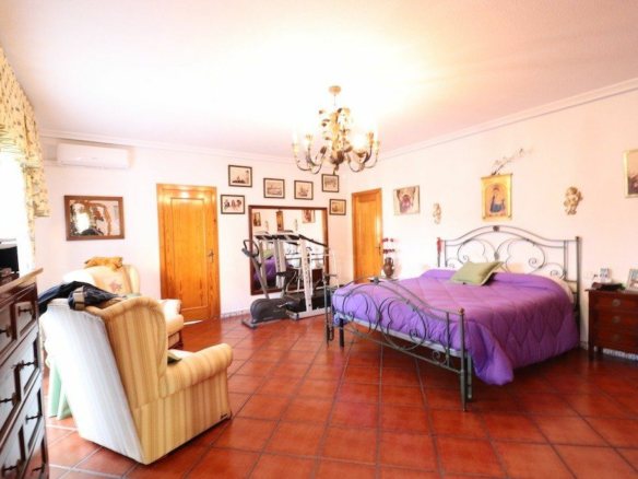 5-bedroom Villa In Torrevieja, Spain (380 M²)