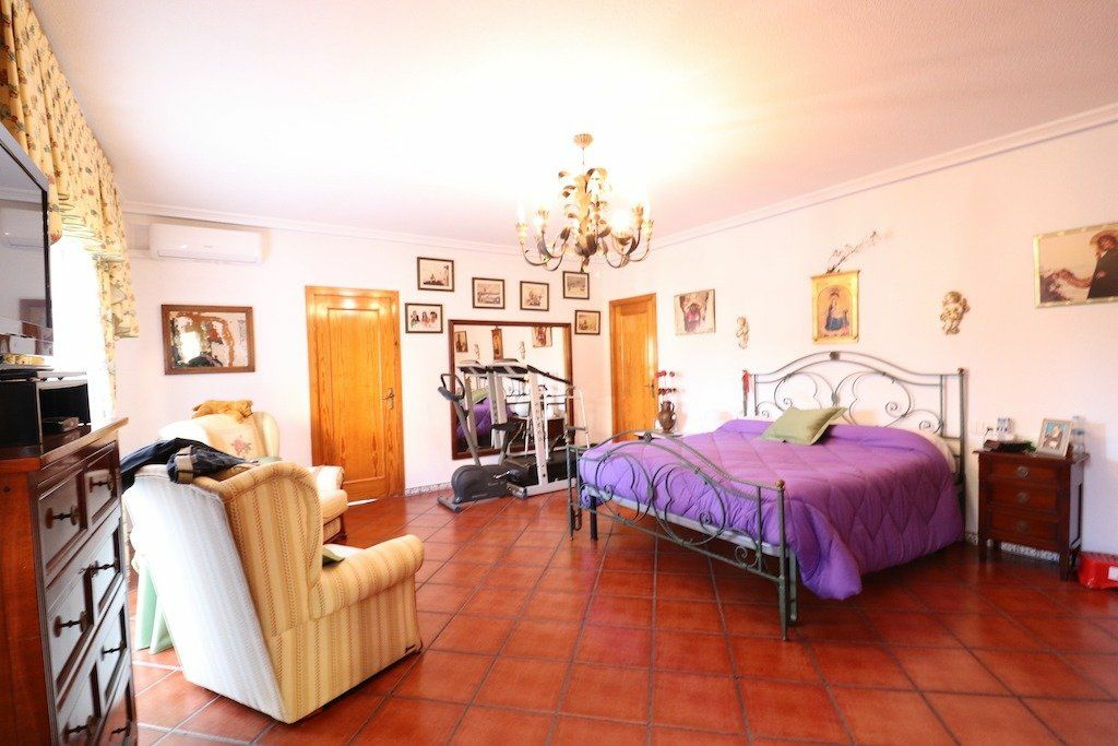 5-bedroom Villa In Torrevieja, Spain (380 M²)