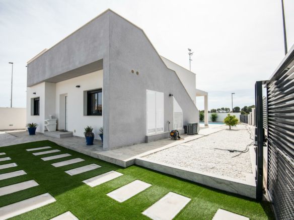2-bedroom Villa In Pilar De La Horadada, Spain (108 M²)