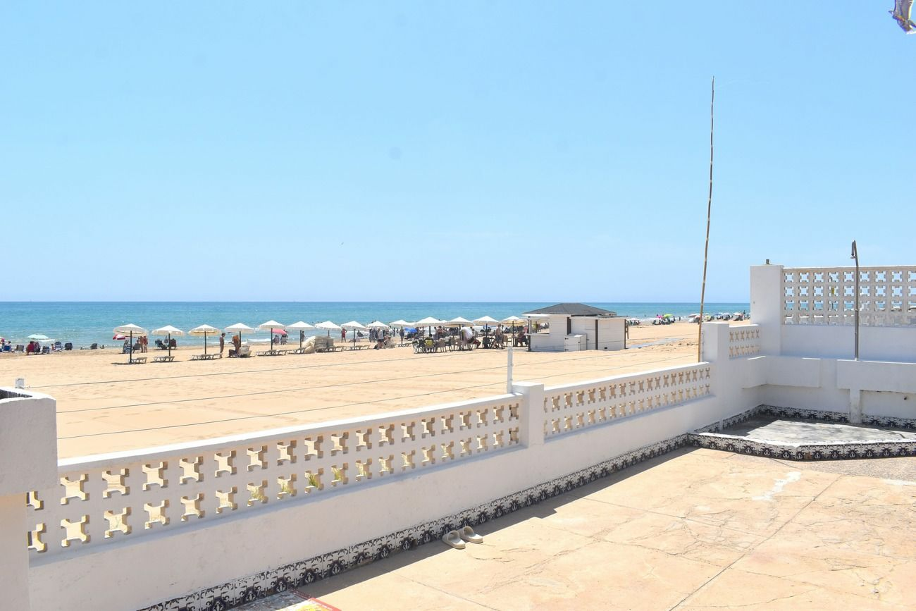 6-bedroom Villa In Guardamar Del Segura, Spain (199 M²)