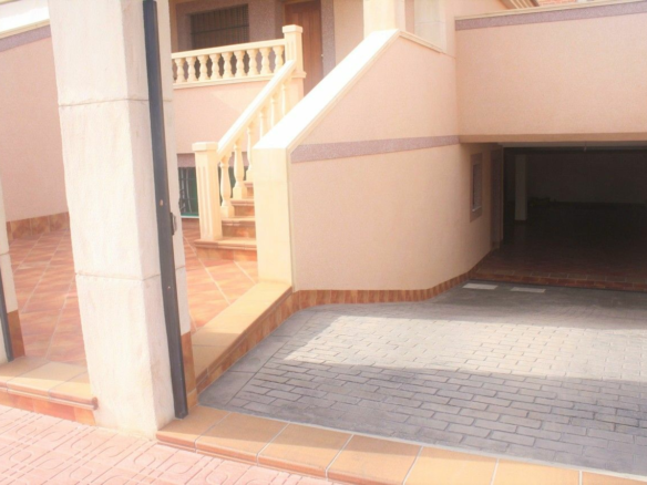 3-bedroom House In Torrevieja, Spain (225 M²)
