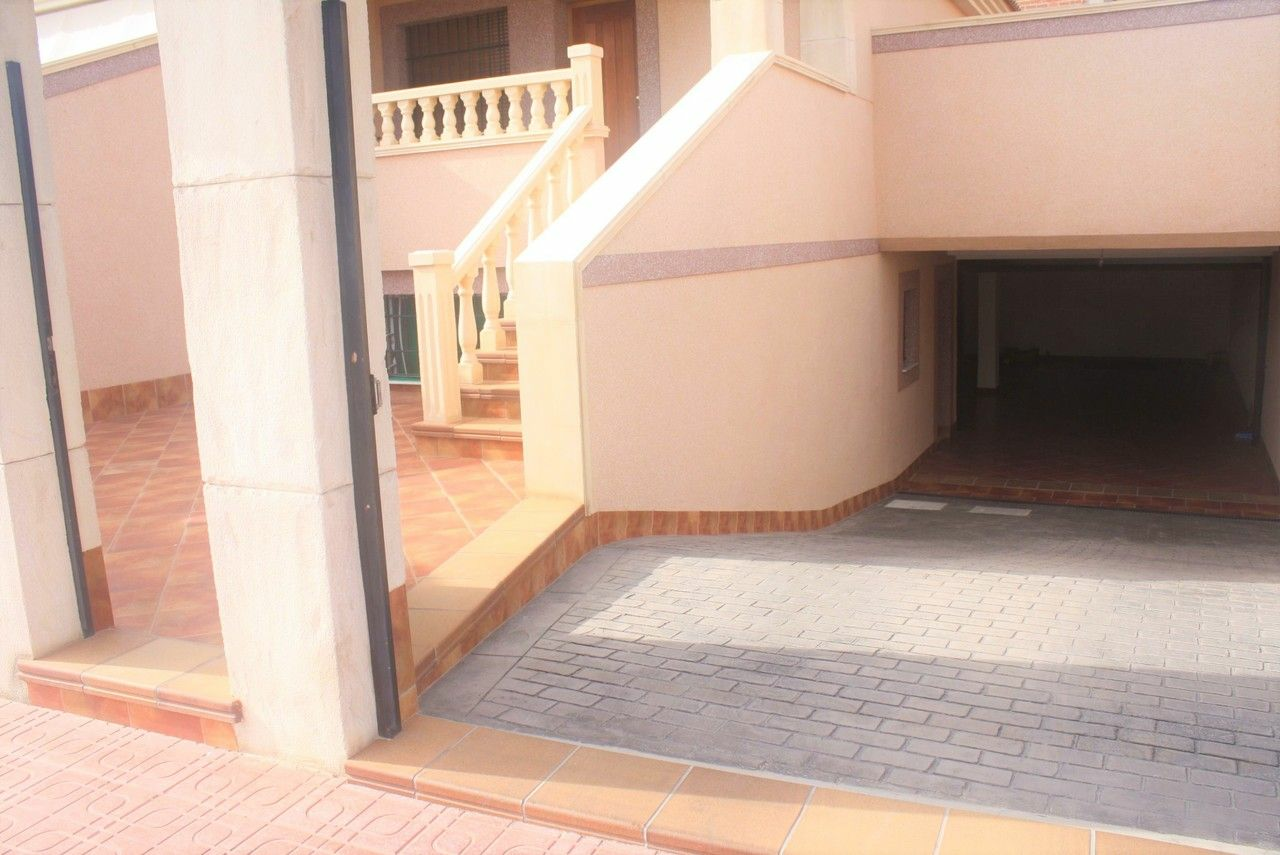 3-bedroom House In Torrevieja, Spain (225 M²)