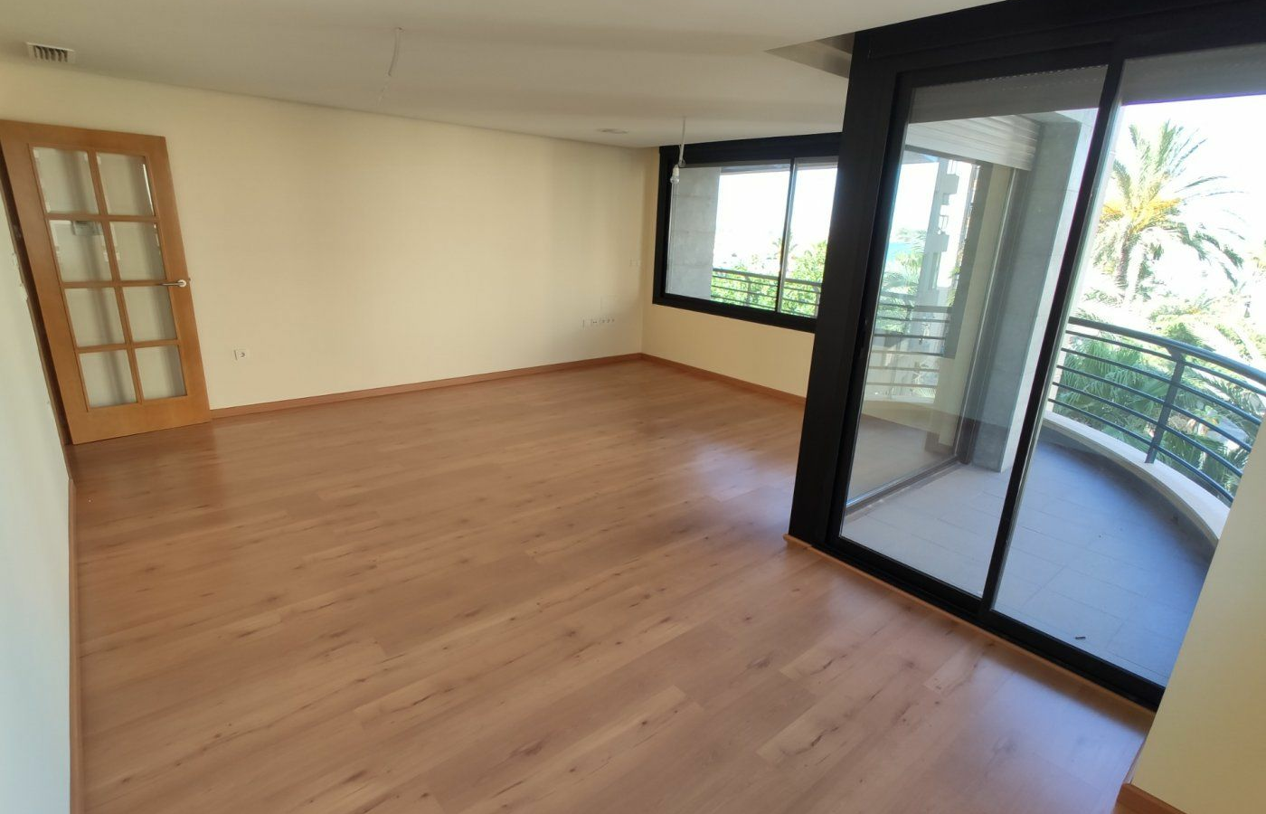 3-bedroom Apartment In Torrevieja, Spain (140 M²)