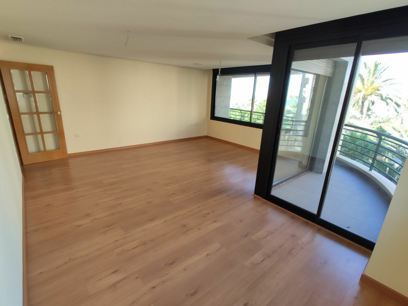 3-bedroom Apartment In Torrevieja, Spain (140 M²)