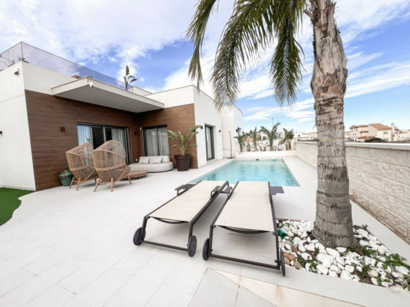 4-bedroom Villa In San Miguel De Salinas, Spain (263 M²)