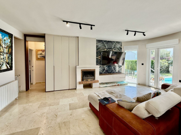 4-bedroom Villa In Orihuela Costa, Spain (137 M²)