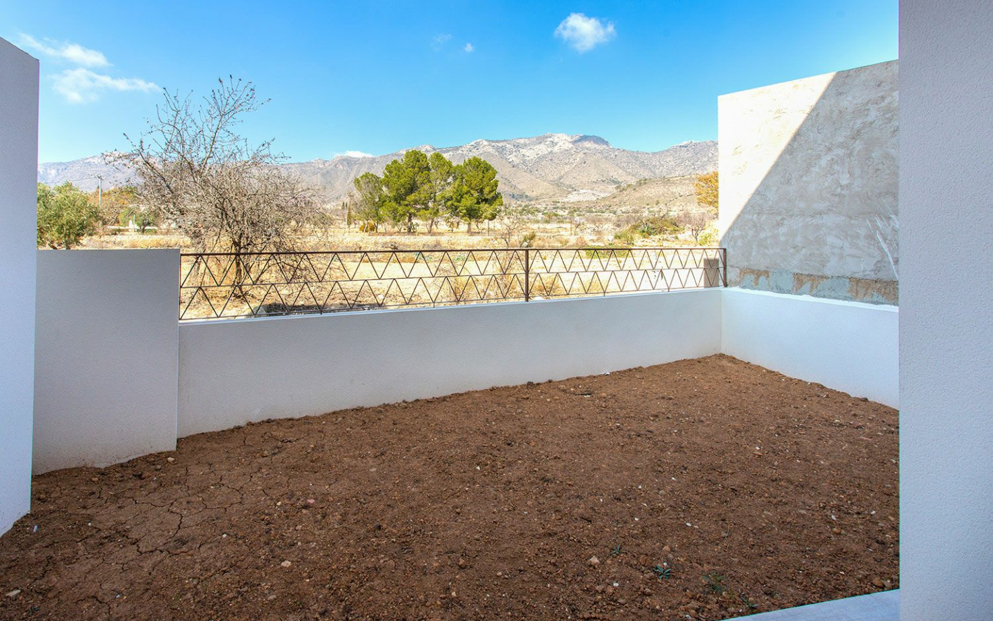 3-bedroom Country Land In Hondon De Las Nieves, Spain (120 M²)