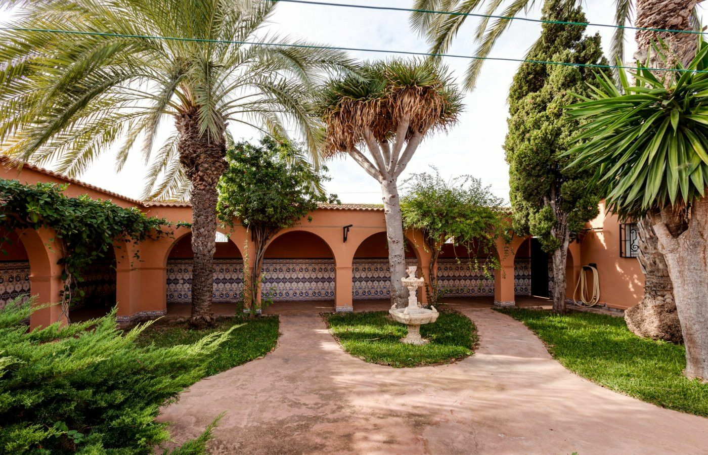 5-bedroom Villa In Torrevieja, Spain (568 M²)