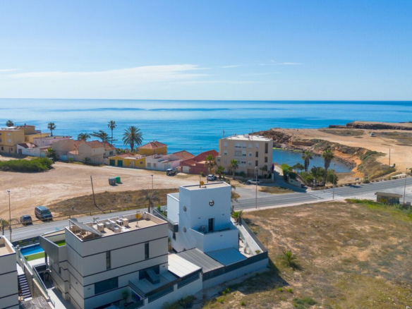 4-bedroom Villa In Torrevieja, Spain