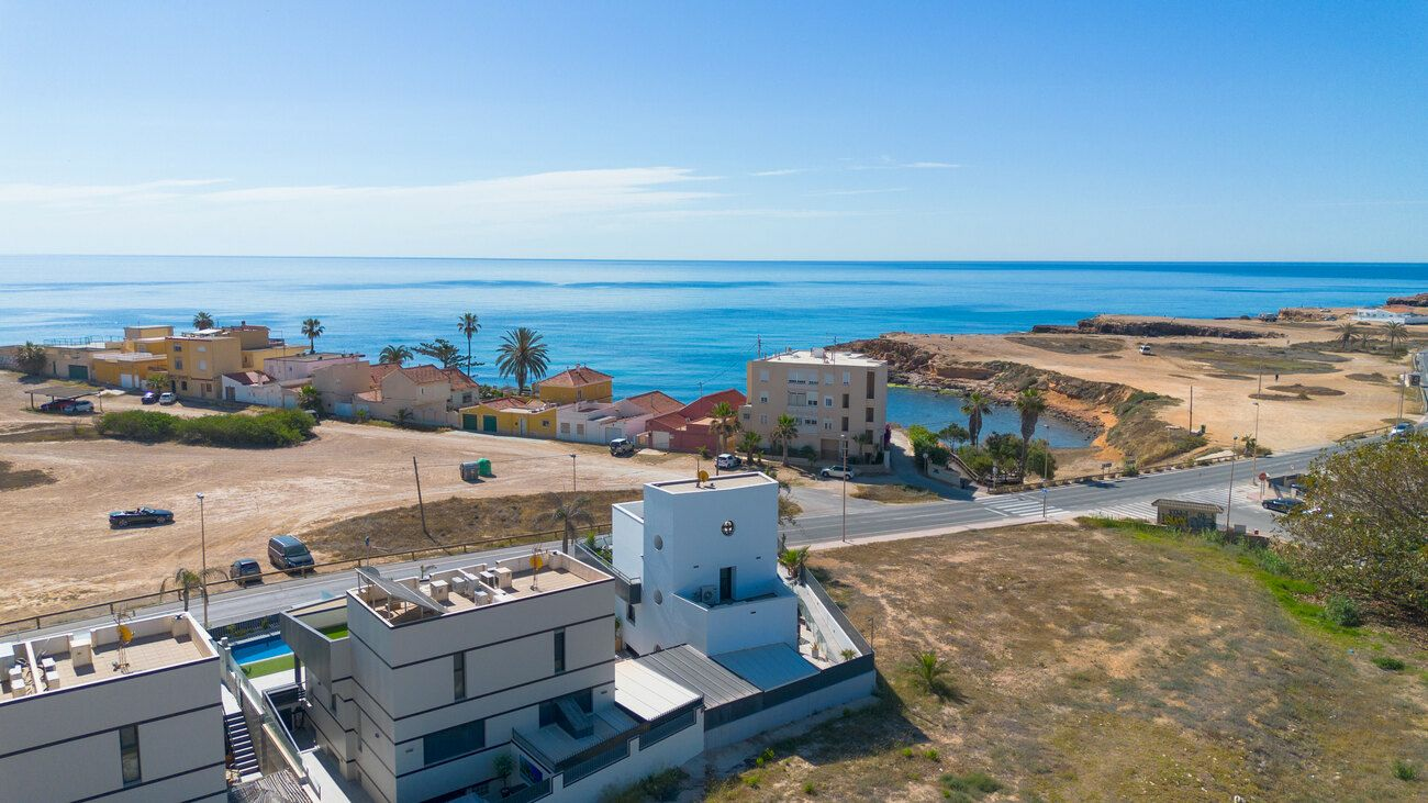 4-bedroom Villa In Torrevieja, Spain
