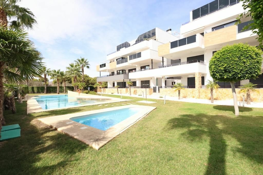 2-bedroom Apartment In Orihuela Costa, Spain (113 M²)