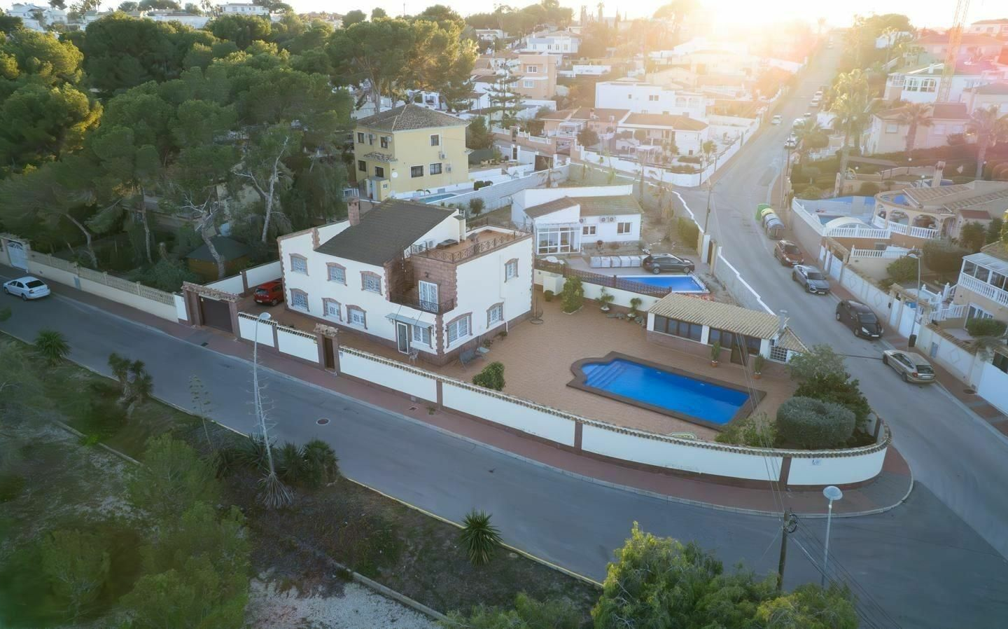 7-bedroom Villa In Torrevieja, Spain (312 M²)