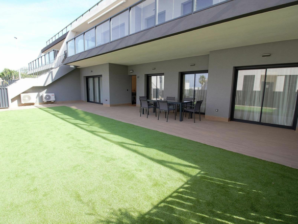 3-bedroom Apartment In Santa Pola, Spain (93 M²)