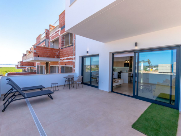 2-bedroom Bungalow In Torrevieja, Spain (130 M²)
