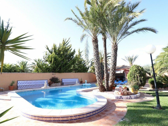 5-bedroom Villa In Torrevieja, Spain (380 M²)