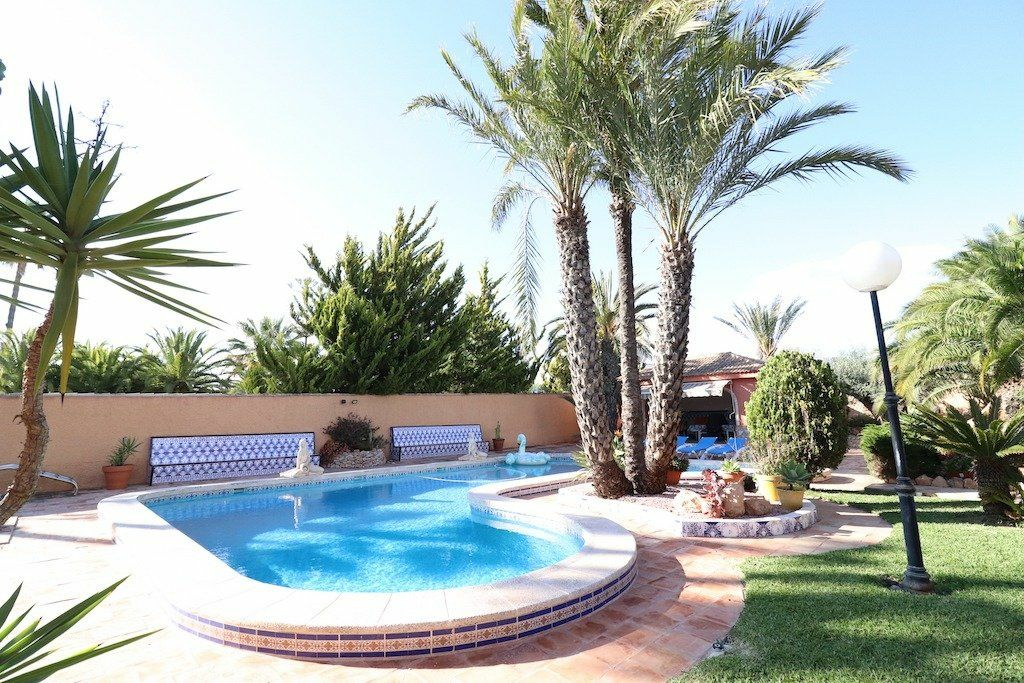5-bedroom Villa In Torrevieja, Spain (380 M²)