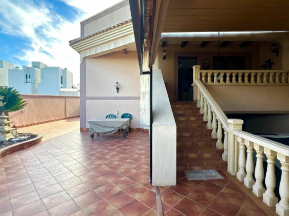 4-bedroom House In Torrevieja, Spain (260 M²)