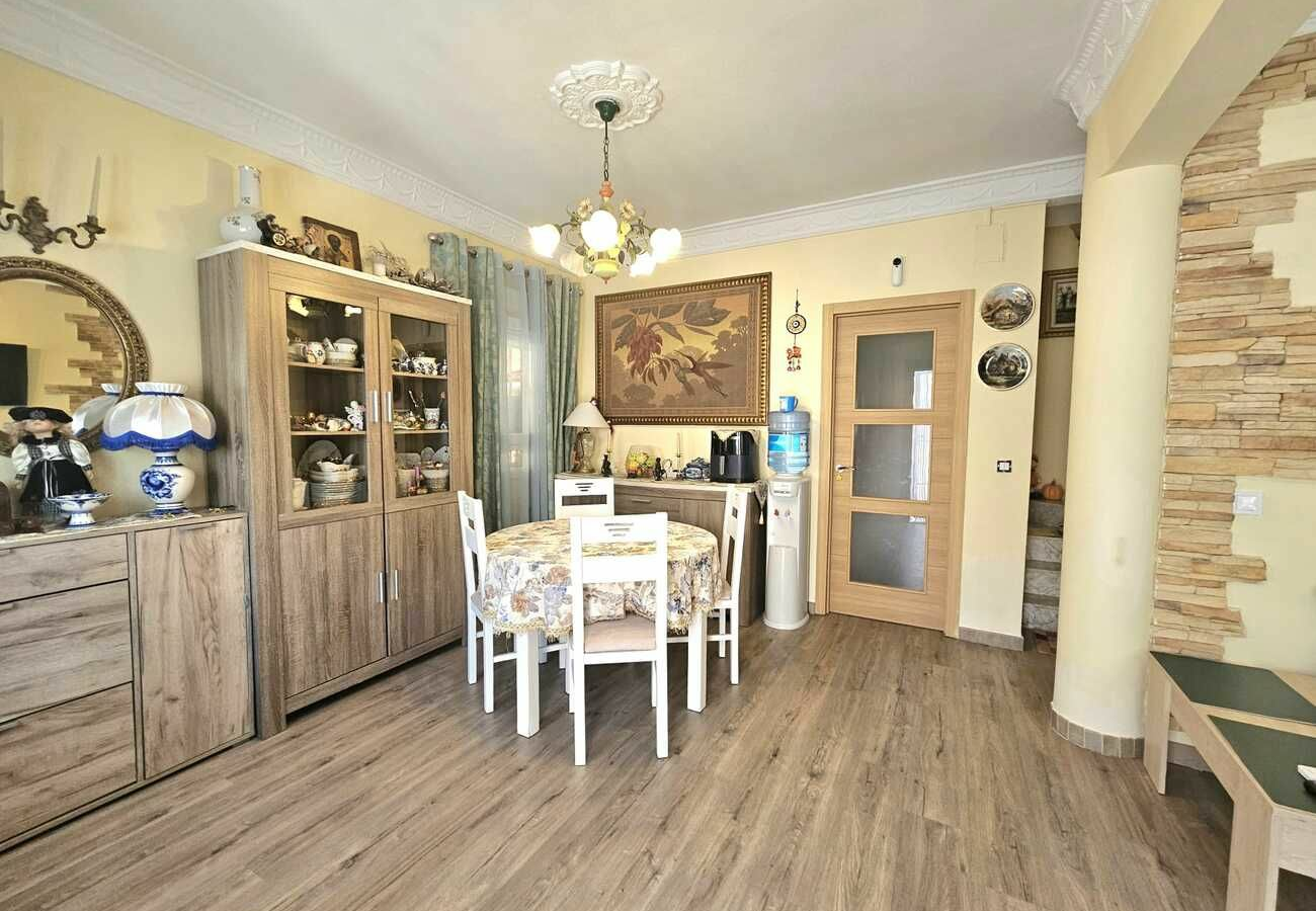 3-bedroom Villa In Torrevieja, Spain (74 M²)