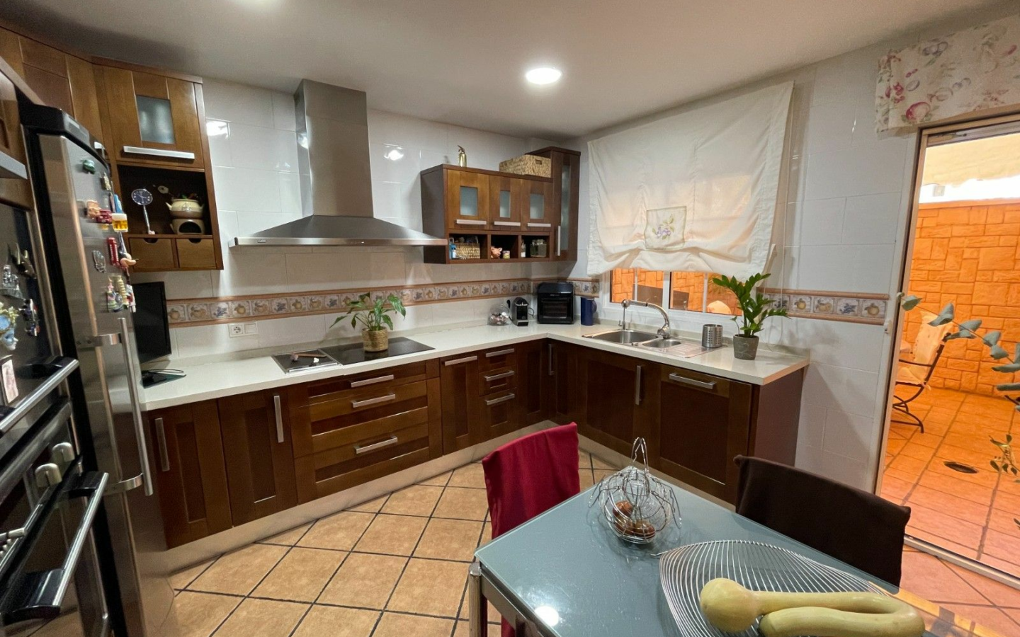 4-bedroom House In Elche, Spain (150 M²)