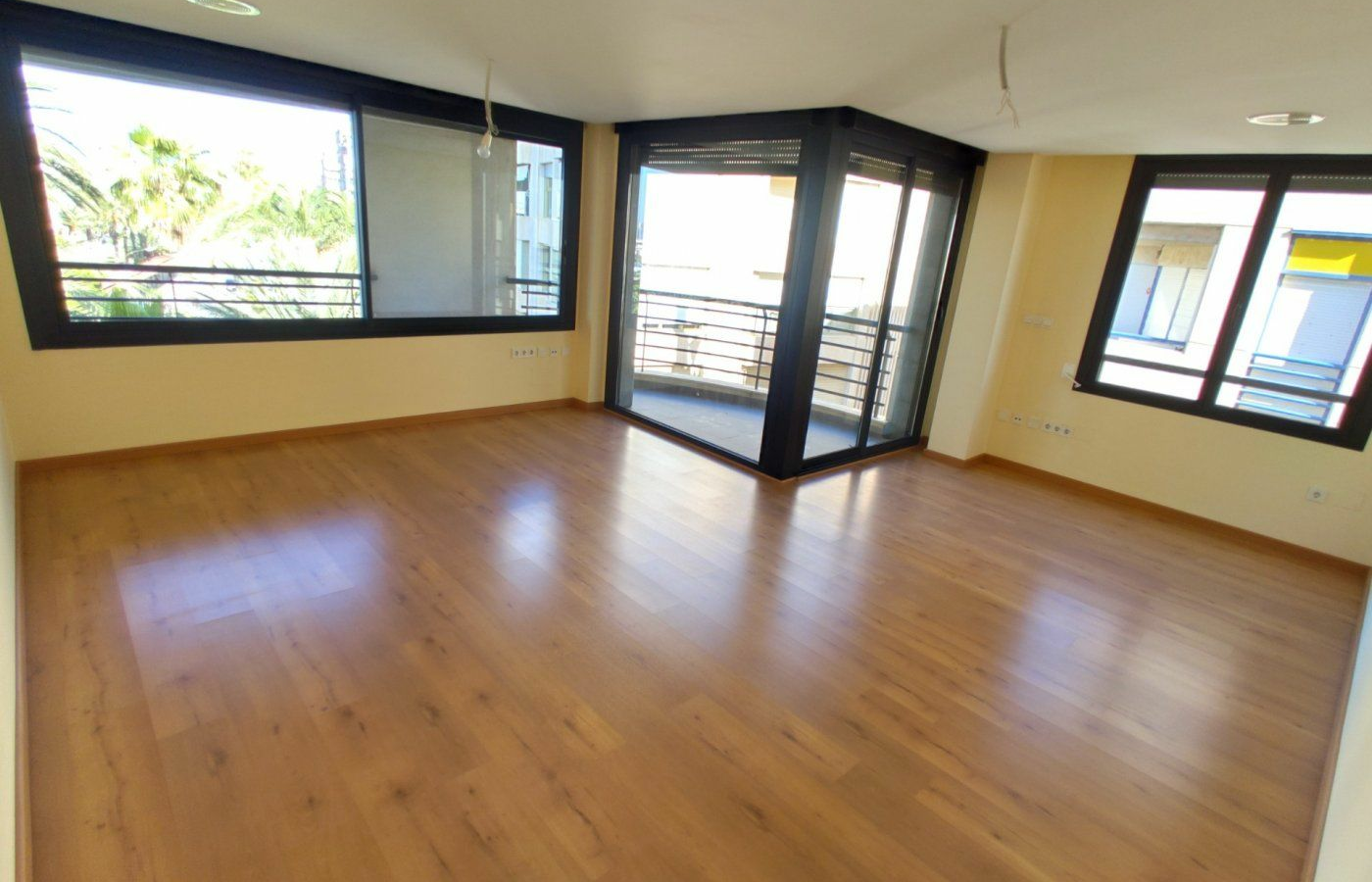 3-bedroom Apartment In Torrevieja, Spain (140 M²)