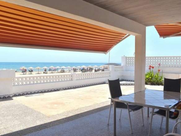 6-bedroom Villa In Guardamar Del Segura, Spain (199 M²)
