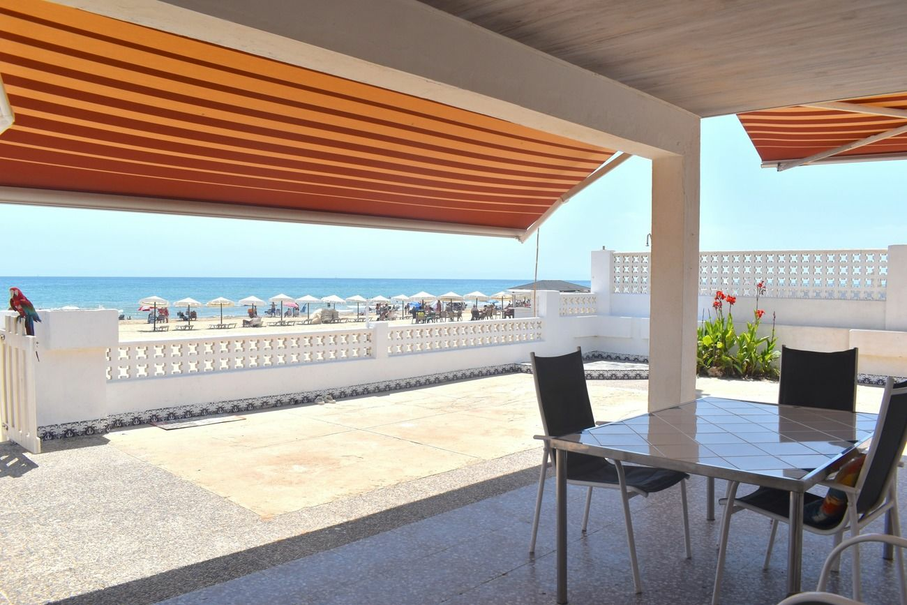 6-bedroom Villa In Guardamar Del Segura, Spain (199 M²)