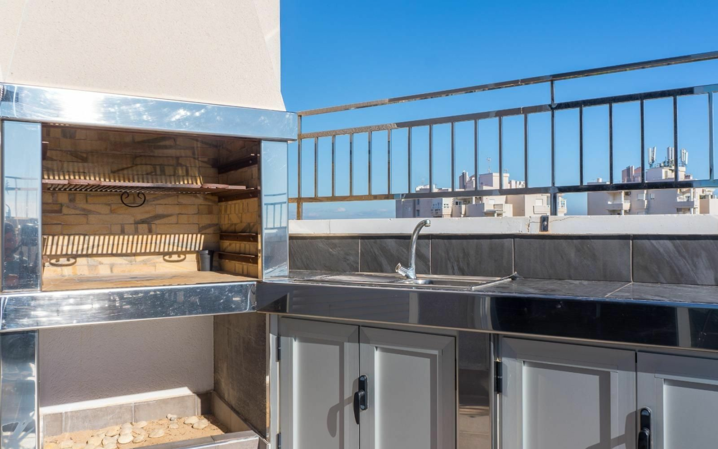 3-bedroom Apartment In Torrevieja, Spain (205 M²)