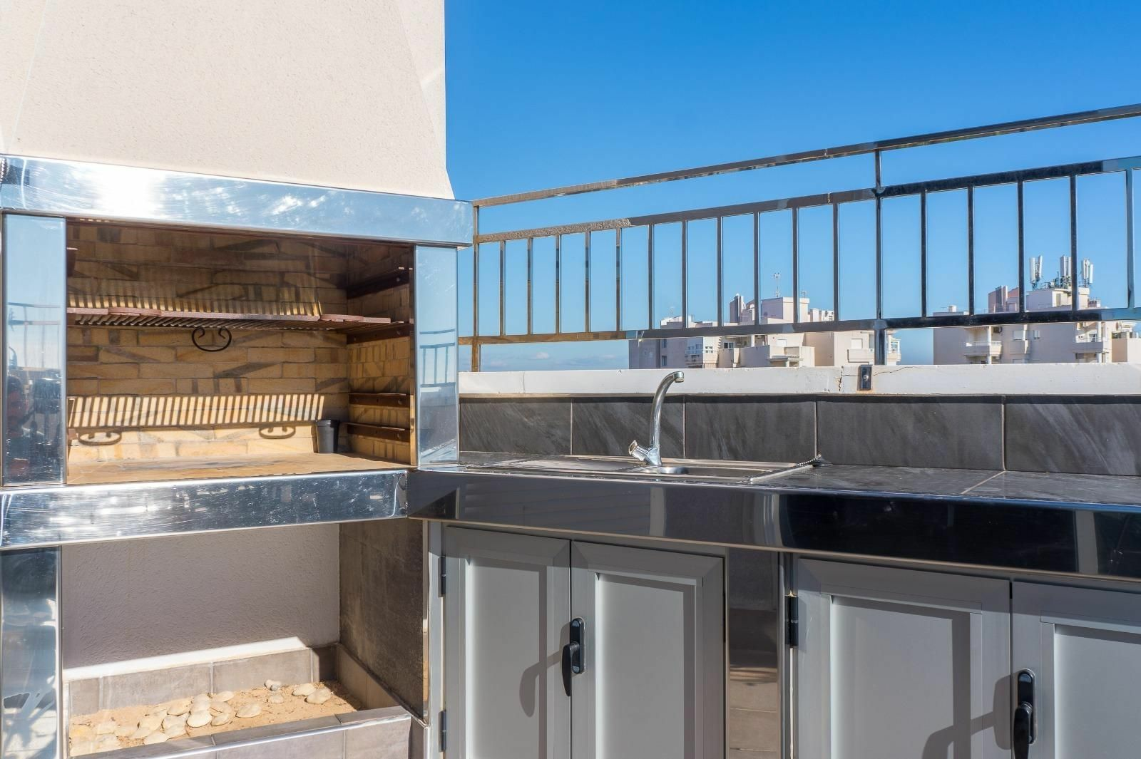 2-4-2031a1 3-bedroom Apartment In Torrevieja, Spain (205 M²)