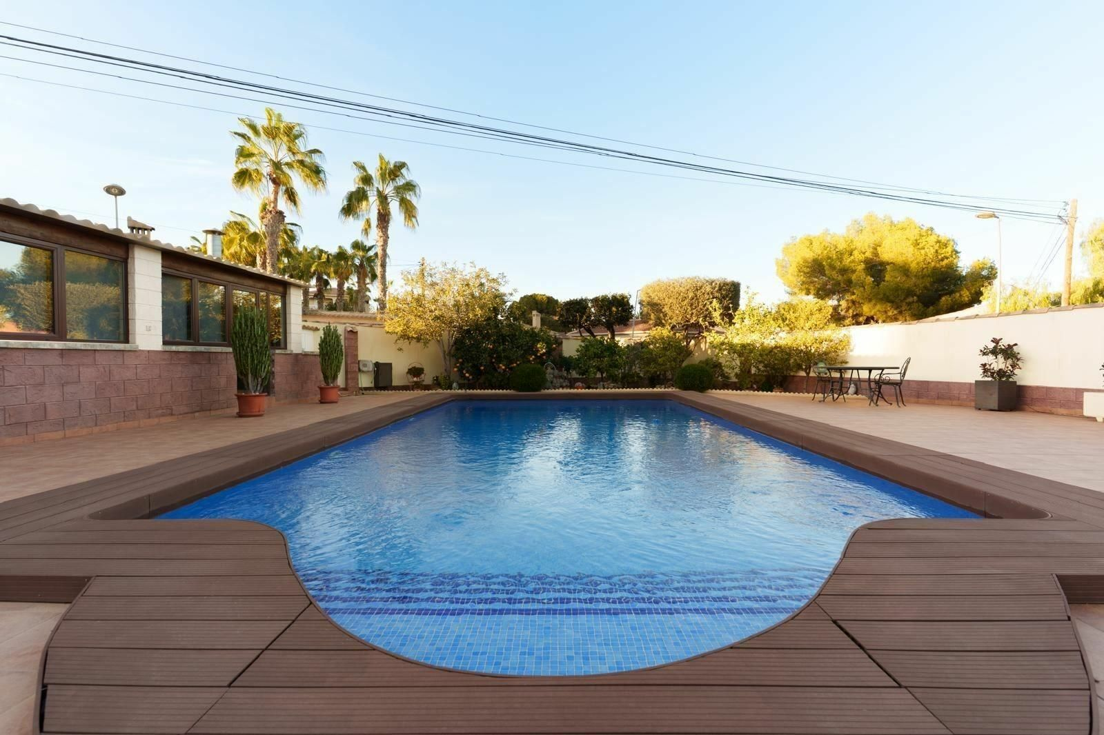 7-bedroom Villa In Torrevieja, Spain (312 M²)